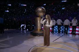 Tori Kelly Hibur Penonton dengan Vokal Memukau Saat Pembukaan Final NBA 2026