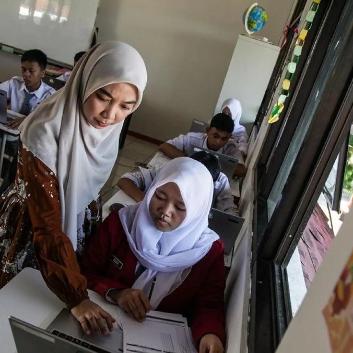 Potret Guru Sekolah Rakyat. (Foto: ANTARA FOTO/Darryl Ramadhan)