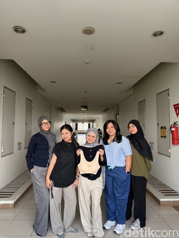 Berawal dari tugas kuliah, mahasiswi UI bikin inovasi bra inklusif berbahan lembut ini dirancang khusus bantu lansia dan penderita autoimun. Foto: Dok. Quency Nova Mardira, Aulia Attaya, Patricia Revi, Nayang Nurizah, & Annas Tasya.