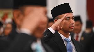 Mensesneg Prasetyo Hadi menanggapi nama Utusan Khusus Presiden Bidang Pembinaan Generasi Muda, Raffi Ahmad yang terseret dalam kasus suap Bea Cukai. (ANTARA FOTO/SIGID KURNIAWAN)