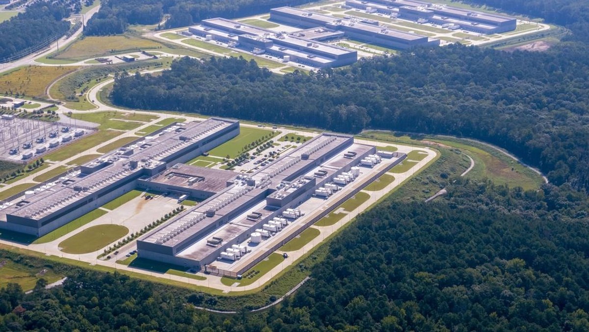 Foto: Gedung data center Meta di Mansfield AS. (Dok. Grant Blankenship / Georgia Public Broadcasting)