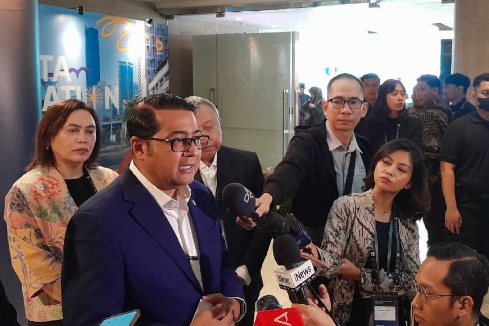 Menteri Ekonomi Kreatif (Menekraf) Teuku Riefky Harsya saat ditemui di agenda Friends of Creative Economy di Jakarta, Selasa (21/10/2025). - BISNIS/Alifian Asmaaysi.