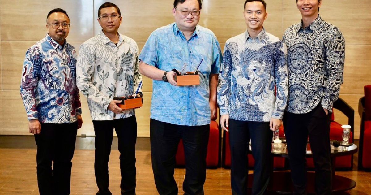 [Foto dari kiri-kanan] Suryo Pratomo, Country Head, PT Ensign InfoSecurity Indonesia, Sachunaden Prabhu, Chief Information Security Officer, Bank Sahabat Sampoerna , Benedict Sulaiman, Koordinator Divisi Partnership iCIO Community Periode 2024–2026 sekaligus Panelis, Adithya Nugraputra, Head of Consulting, PT Ensign InfoSecurity Indonesia, Zong Fu Chua, EVP, International Business & Commercial, Ensign InfoSecurity. [Ist]