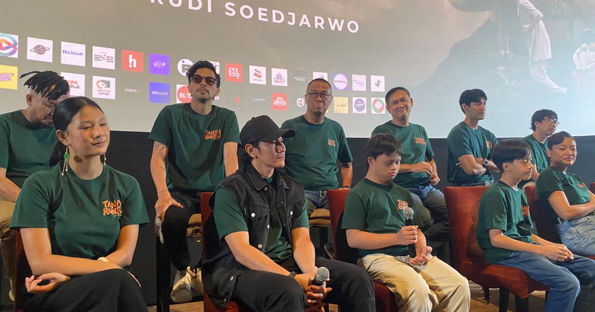 Para pemain film Tanah Runtuh saat Gala Premier, Kamis (18/6/2026)/ Arif Ferdian.