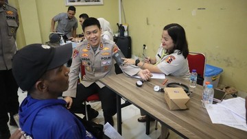 Polres Kepulauan Seribu Menggeliat: Aksi Sosial Berbagi Sembako dan Donor Darah Sambut HUT Ke-80 Bhayangkara