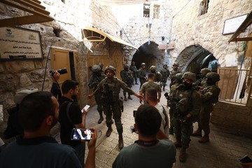 Ketegangan Meningkat di Hebron: Akses Warga Palestina Diperketat Selama Kunjungan Pemukim Israel