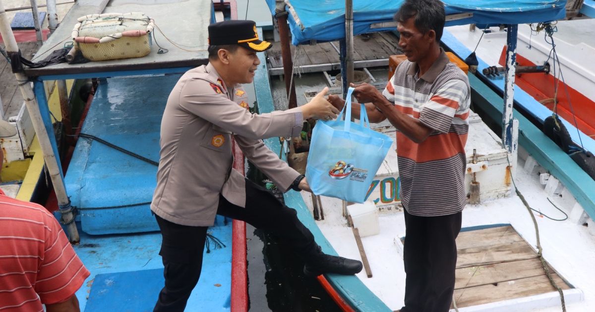 Polres Kepulauan Seribu menggelar kegiatan bakti sosial, bakti kesehatan, dan bakti religi di Pulau Untung Jawa, Selasa (23/06/2026). [Foto: Polres Kepulauan Seribu]