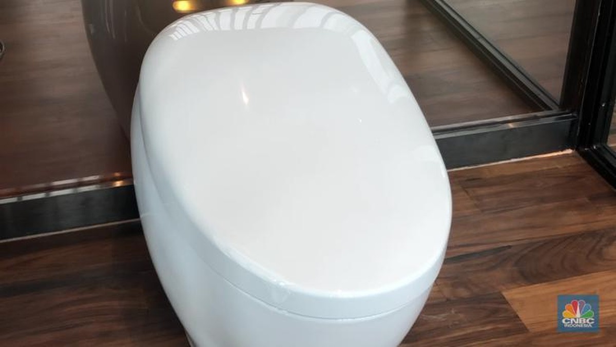 Foto: Toilet termahal yang ditawarkan oleh TOTO adalah toilet tipe NEOREST NX2 CS 901 KVT tipe ini dibanderol dengan harga Rp315 juta. (CNBC Indonesia/Rindi Salsabilla Putri)
