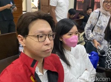 Richard Lee Bertekad Buka Kasusnya Terang-Benderang di Persidangan. (Foto: Muhammad Ahsan Nurrijal)