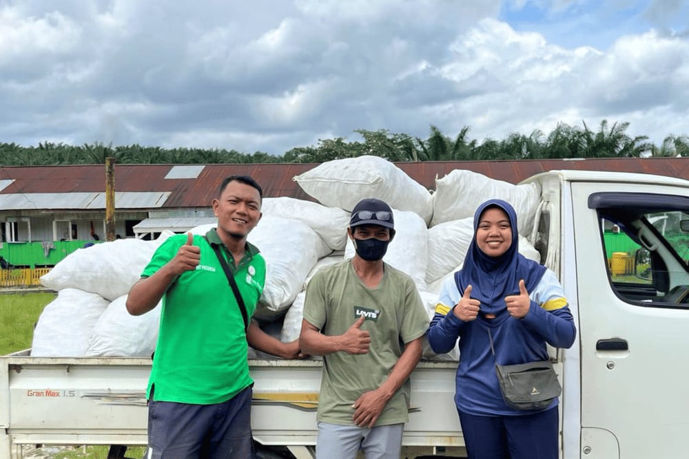 Melalui kolaborasi dengan masyarakat, program pengelolaan dan pengumpulan limbah terus didorong untuk menciptakan lingkungan yang lebih bersih sekaligus memberikan nilai ekonomi bagi warga