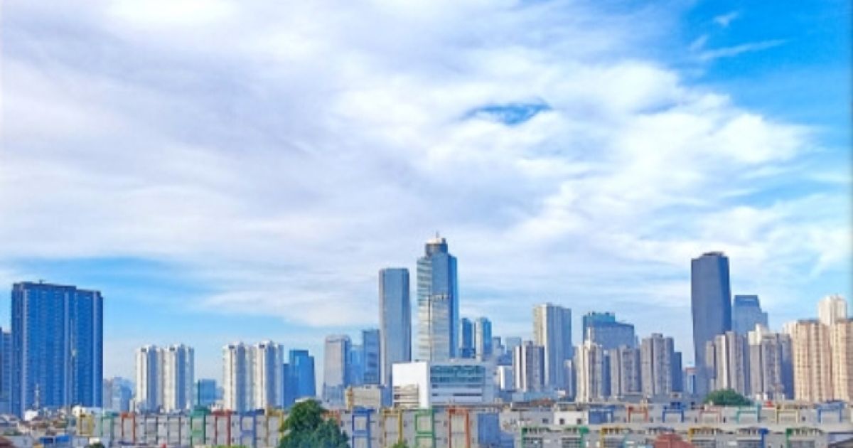 BMKG Prakirakan Cuaca Jakarta Cerah Seharian Hari Inj, Suhu Capai 33 Derajat Celsius (Foto: Cuaca Cerah di Langit Jakarta/Berita Jakarta)