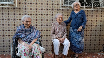 Rahasia Trio Saudari Kandung Bisa Hidup Sampai Seabad. (Foto: REUTERS/Tita Barros)