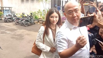 Sarwendah didampingi kuasa hukum ke Komnas Perempuan. Foto: Ahsan/detikHOT