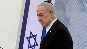 PM Israel Benjamin Netayahu disoraki dan didesak mundur dari jabatan. Foto: AFP/MARC ISRAEL SELLEM