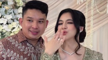 DJ Una semringah dilamar Andi Agum. Foto: Instagram Story @putriuna