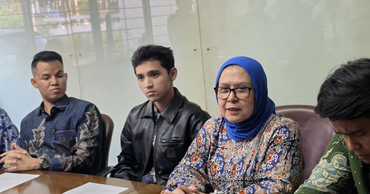 Syahravi bersama Elza Syarief SH menggelar konfrerensi pers terkait laporan Fariz RM/ Arif Ferdian.