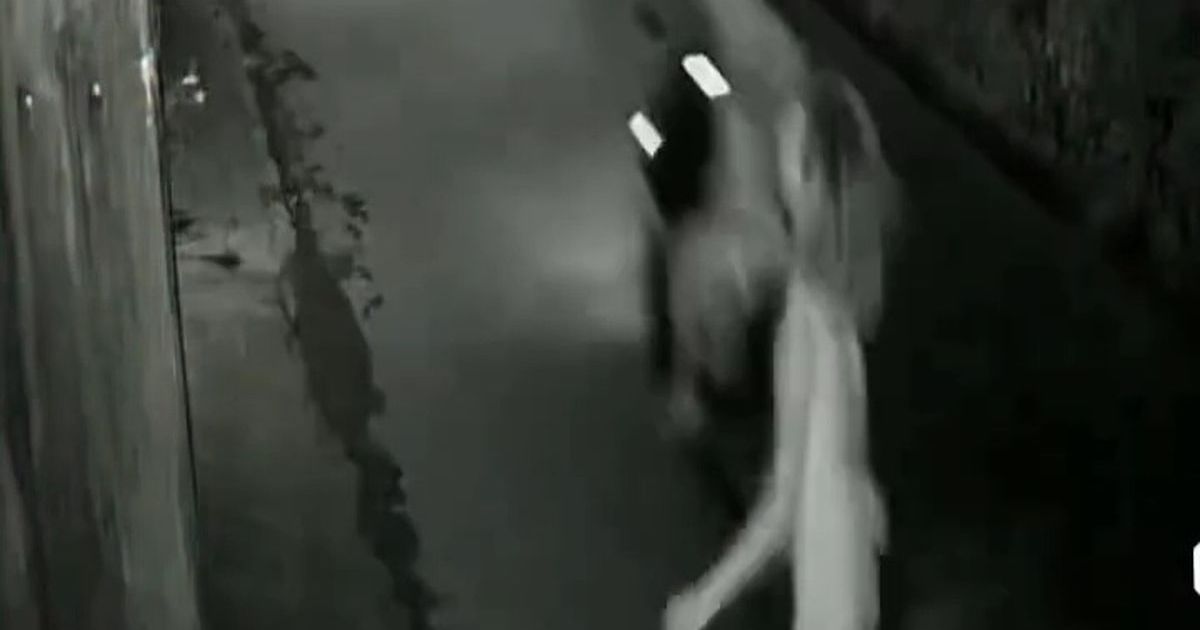 Tangkapan layar video detik-detik WNA perempuan dijambret hingga jatuh di Desa Pecatu, Kecamatan Kuta Selatan, Kabupaten Badung, Bali, Minggu (28/6/2026) malam.(Instagram @balireportercom)