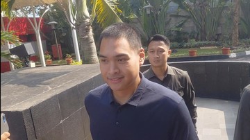 Postur Tubuh Lebih Ramping Eks Menpora Dito Ariotedjo Mencuri Perhatian Saat Hadiri Pemeriksaan KPK