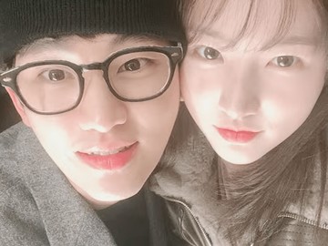 Foto kebersamaan Kim Soo Hyun dan Kim Sae Ron yang dirilis YouTuber Kim Se Ui. Foto: dok. theqoo