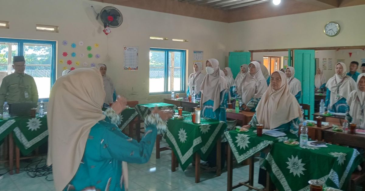 Madrasah Ibtidaiyah Muhammadiyah Tanjungsari gelar In House Training (IHT) untuk membangun tim guru yang solid, profesional, dan kolaboratif demi mewujudkan sekolah unggul. [Foto: Herki]