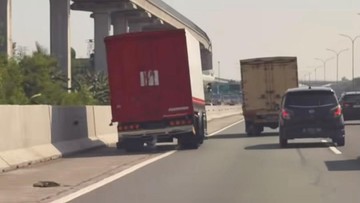 Manuver Berbahaya Truk Merah di Tol Jagorawi Viral, Polisi Segera Ambil Tindakan Penegakan Hukum