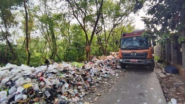 Pemprov DKI Gerak Cepat Atasi Tumpukan Sampah Viral di Jalan Cakung Barat Jakarta Timur