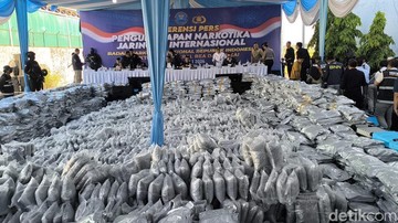 Bea Cukai Ungkap Modus Canggih Penyelundupan 3,37 Ton Ganja Lintas Negara di Gresik