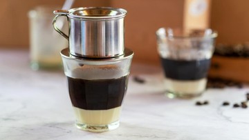 Kopi Vietnam dengan tambahan susu kental manis. Foto: Getty Images/iStockphoto/Premyuda Yospim