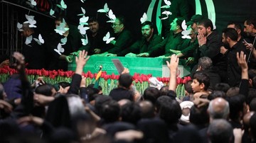 Penampakan Pertama Peti Jenazah Eks Pemimpin Tertinggi Iran Picu Gelombang Dukacita Massal di Mosalla Agung