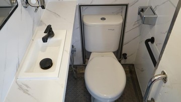Keajaiban di Jalur Kereta Api: Bayi Ditemukan Selamat dalam Toilet KA Sancaka di Solo Balapan
