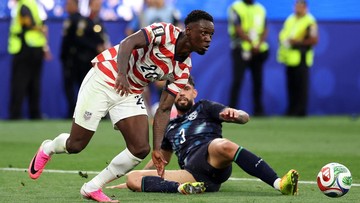Keputusan FIFA Bebaskan Folarin Balogun dari Kartu Merah: Aturan Baru yang Memicu Debat Para Legenda