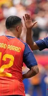 Mikel Oyarzabal (21) dari Spanyol merayakan bersama Lamine Yamal setelah mencetak gol dalam pertandingan babak 32 besar Piala Dunia FIFA 2026 antara Spanyol dan Austria di Los Angeles Stadium (SoFi Stadium) di Inglewood, California, Amerika Serikat, pada 2 Juli 2026.  ANTARA/Tayfun Coşkun - Anadolu Agency/pri.