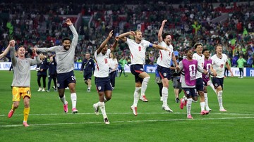 Timnas Inggris merayakan kemenangan usai menyingkirkan Meksiko (Foto: REUTERS/Paul Childs)