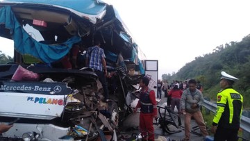 Sopir Bus Maut di Tol Permai Riau Diduga Kabur Pasca-Tabrakan Mengerikan, Dua Penumpang Tewas