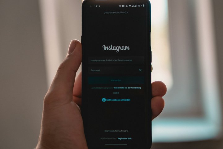 Ilustrasi: Respons Cepat Meta: Fitur AI Instagram Ditarik Usai Tuai Kritik Tajam