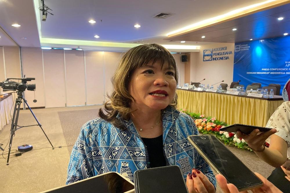 Ketua Umum Apindo Shinta W Kamdani saat ditemui seusai konferensi pers di Gedung Permata Kuningan, Jakarta, Selasa (29/7/2025). —Bisnis/Rika Anggraeni