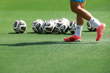 Bola keluaran adidas digunakan saat sesi latihan timnas Spanyol di Piala Dunia 2026. (Foto: REUTERS/Hannah McKay)