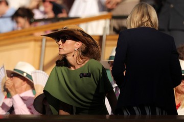 Ilustrasi: Pesona Ganda Kate Middleton: Dari Merah Menyala hingga Hijau Klasik di Final Wimbledon 2026