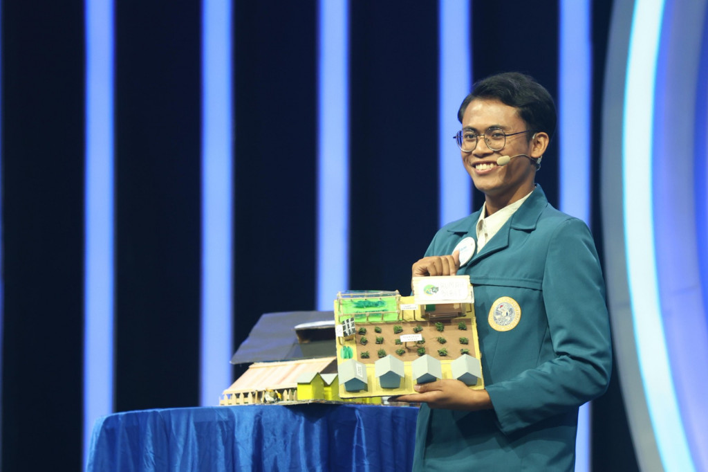 Presentasi Mahasiswa Unair dalam babak final Genera-Z Berbakti 2026. Dok Bakti BCA