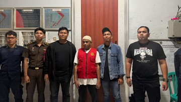 Foto: Patrisius, kurir narkoba jaringan Ko Erwin diserahkan ke jaksa (dok.istimewa)