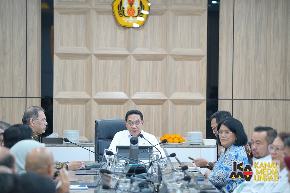 Wakil Menteri Kesehatan RI, Benjamin Paulus Octavianus saat pimpin Rakornas Pengentasan TB. Foto: Unpad