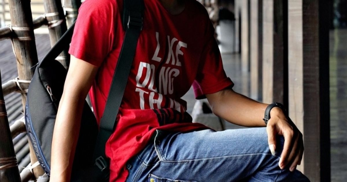 Benarkah Warna Pakaian Bisa Mencerminkan Kecerdasan? Ini Penjelasan Pakar Psikologi Warna (Foto: Ilustrasi seseorang dengan memakai pakaian warna merah/Pixabay)