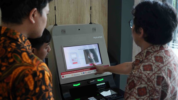 Ilustrasi: Verifikasi Biometrik SIM Card: Jatim Bebas NIK Bodong, Penegakan Hukum Menanti Pelaku