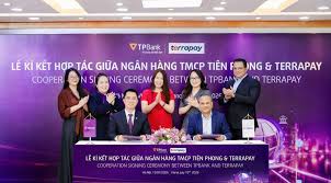 De ondertekeningsceremonie voor de samenwerkingsovereenkomst tussen TPBank en TerraPay vond plaats op de ochtend van 15 juli. Foto: TPBank