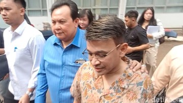 Minola Sebayang dampingi Ruben Onsu mendatangi KPAI. Foto: Muhammad Ahsan Nurrijal/detikcom