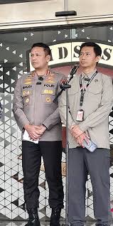 Kepala Pusat Penerangan Hukum (Kapuspenkum) Kejaksaan Agung Anang Supriatna (ketiga dari kiri) berbicara dalam konferensi pers di Gedung Jampidsus Kejagung, Jakarta, Jumat (17/7/2026). ANTARA/Nadia Putri Rahmani/aa.