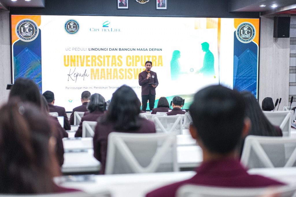 Penyerahan polis asuransi yang bekerja sama dengan PT Ciputra Life. Foto: Ciputra Life