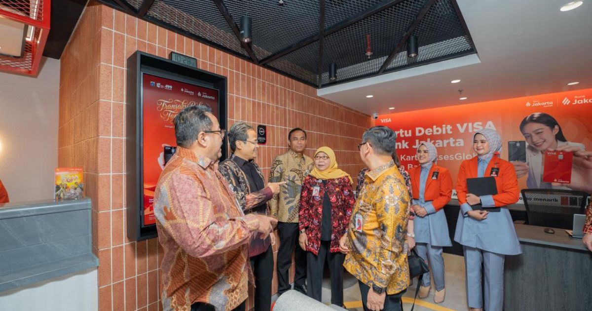 Bank Jakarta hadirkan inovasi layanan perbankan modern melalui eForm di KCP Kebayoran Park.
