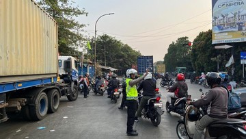 Arus Lalin Cakung lumpuh total pagi ini, pengendara keluhkan waktu tempuh membludak