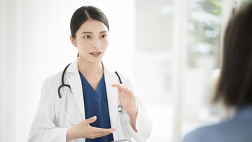 Ilustrasi dokter. Foto: Getty Images/lielos